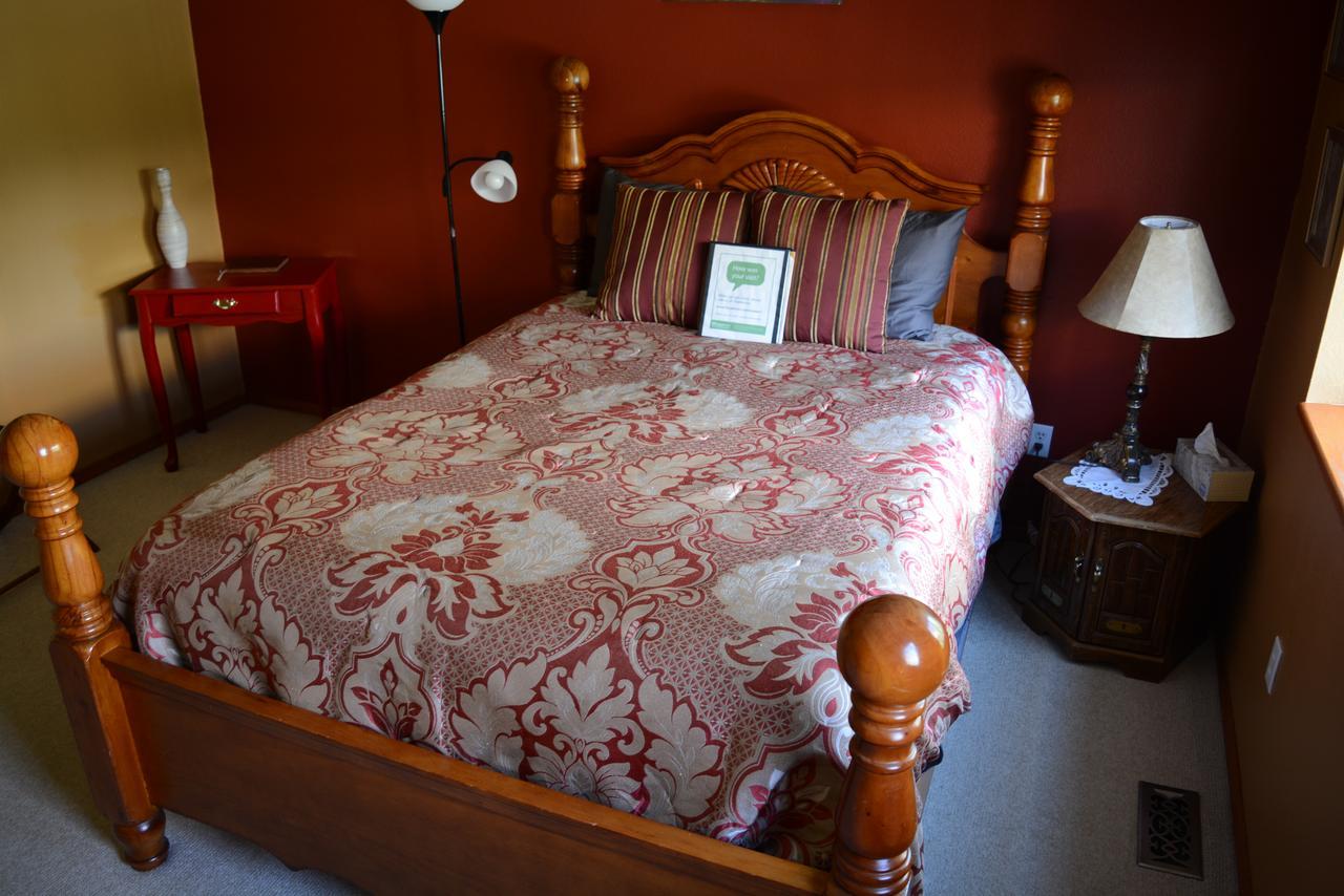 A Hyde Away Inn B&B Tok Exterior foto